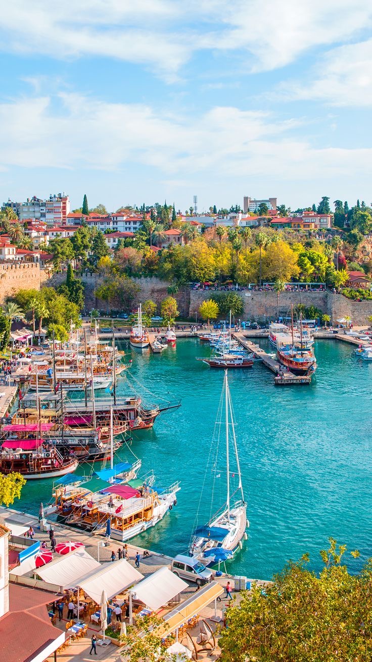 Antalya’da Günlük Şoförlü VIP Araç Kiralama: Konfor ve Lüksün Buluştuğu Nokta